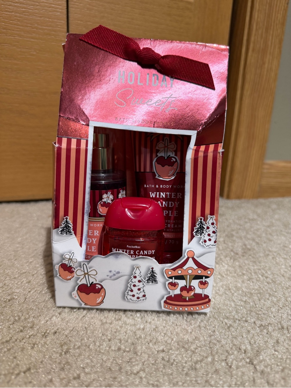Bath & Body Works Winter Candy Apple Gift Set - Red